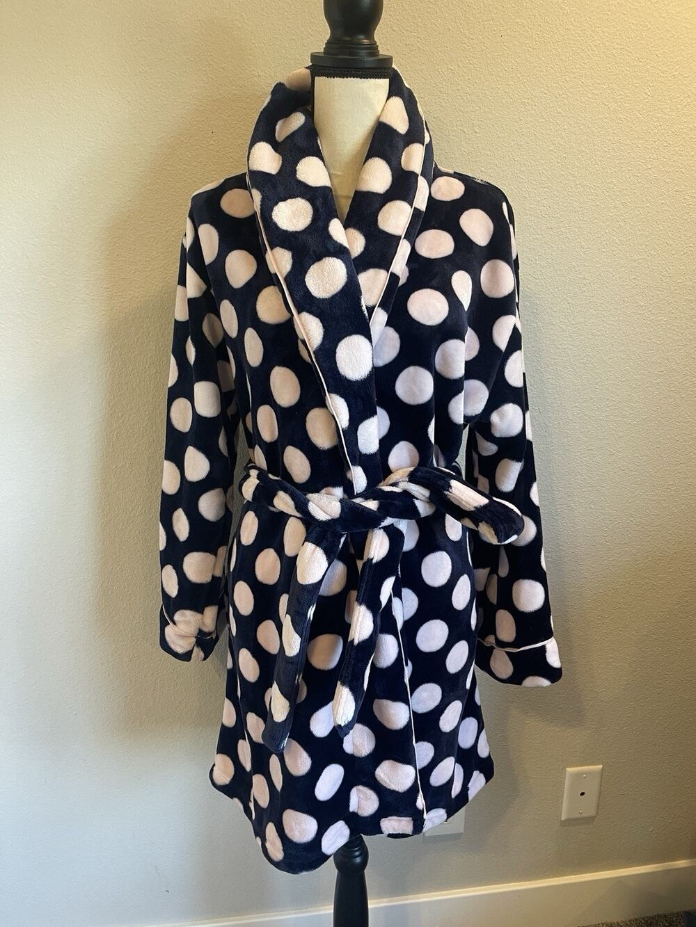 Kate Spade New York Medium Dream A Little Dream Short Robe Plush Polka-dot